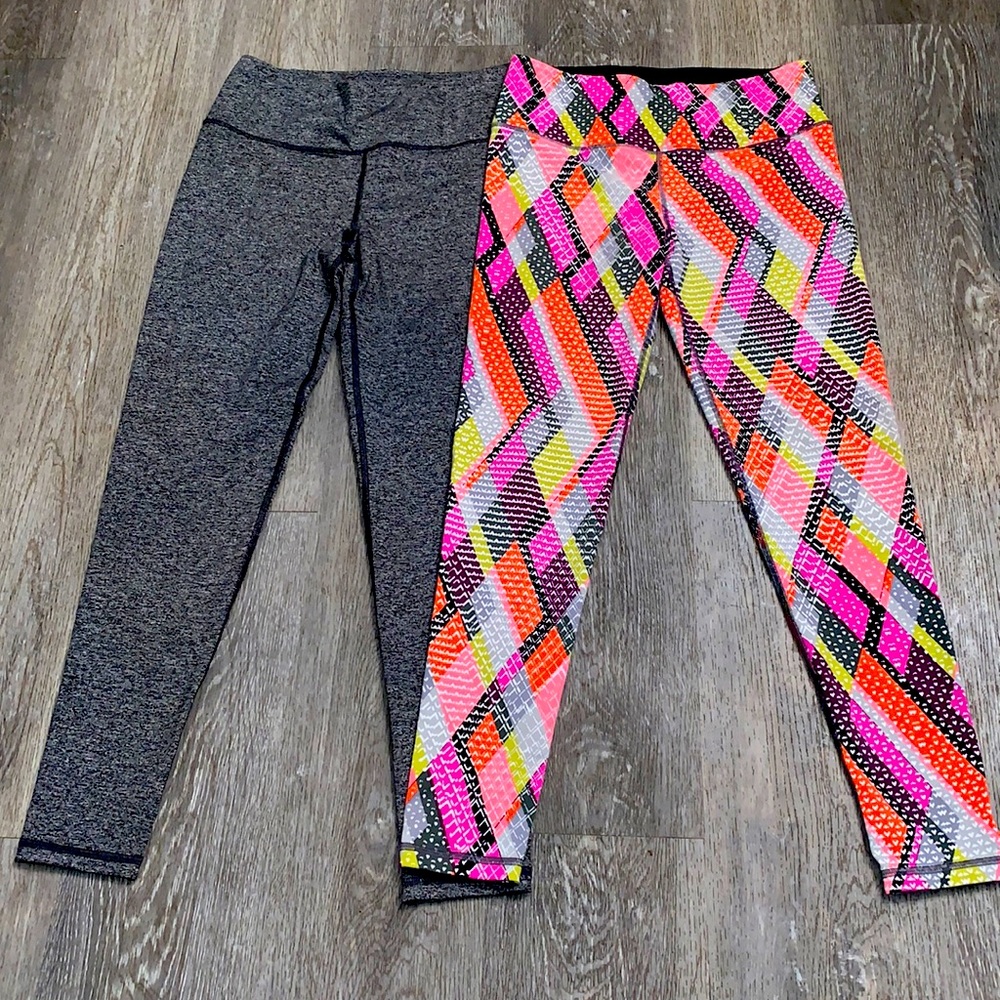 2 Victoria sport leggings size M good condition